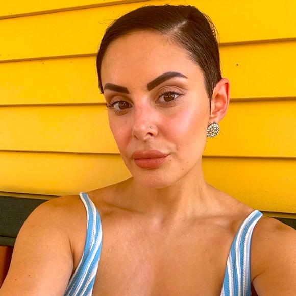 Meet your Posher, Francesca - Picture 1 of 1